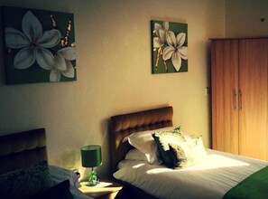 Zweibettzimmer | Bügeleisen/Bügelbrett, kostenloses WLAN