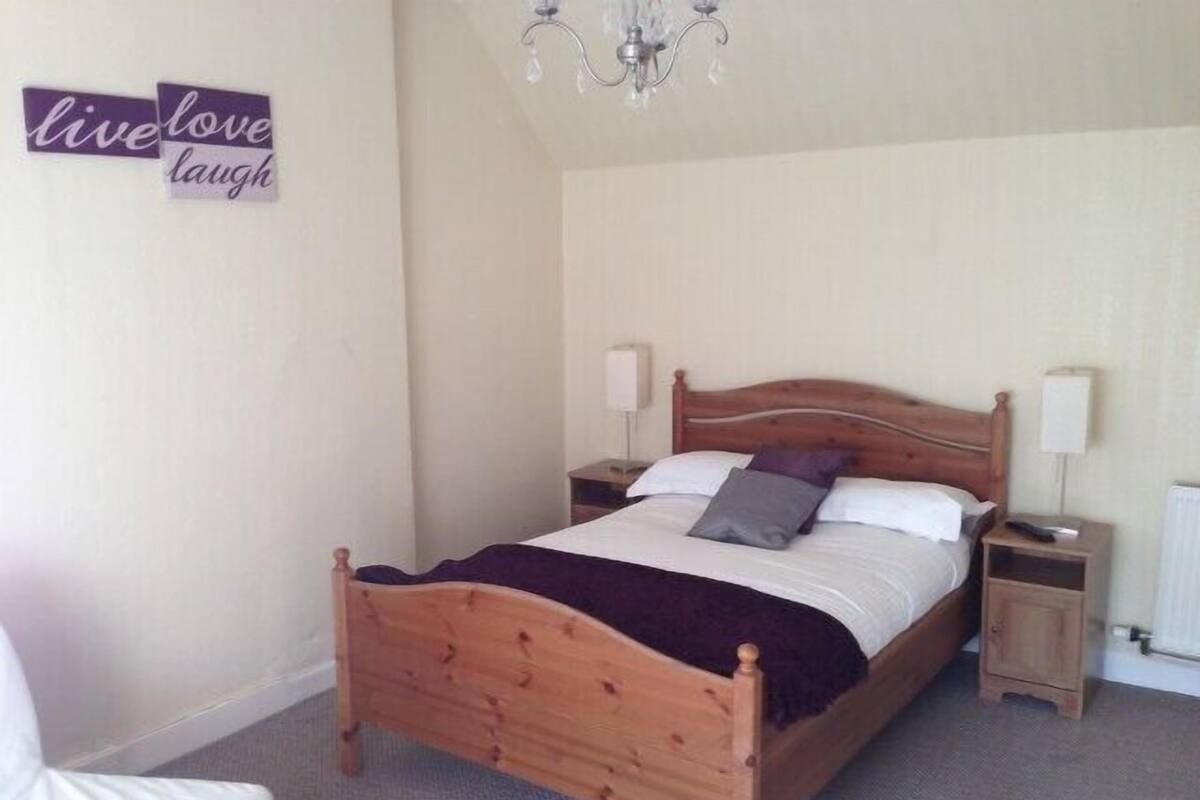 Comfort Double Room | Iron/ironing board (on request), WiFi (free)