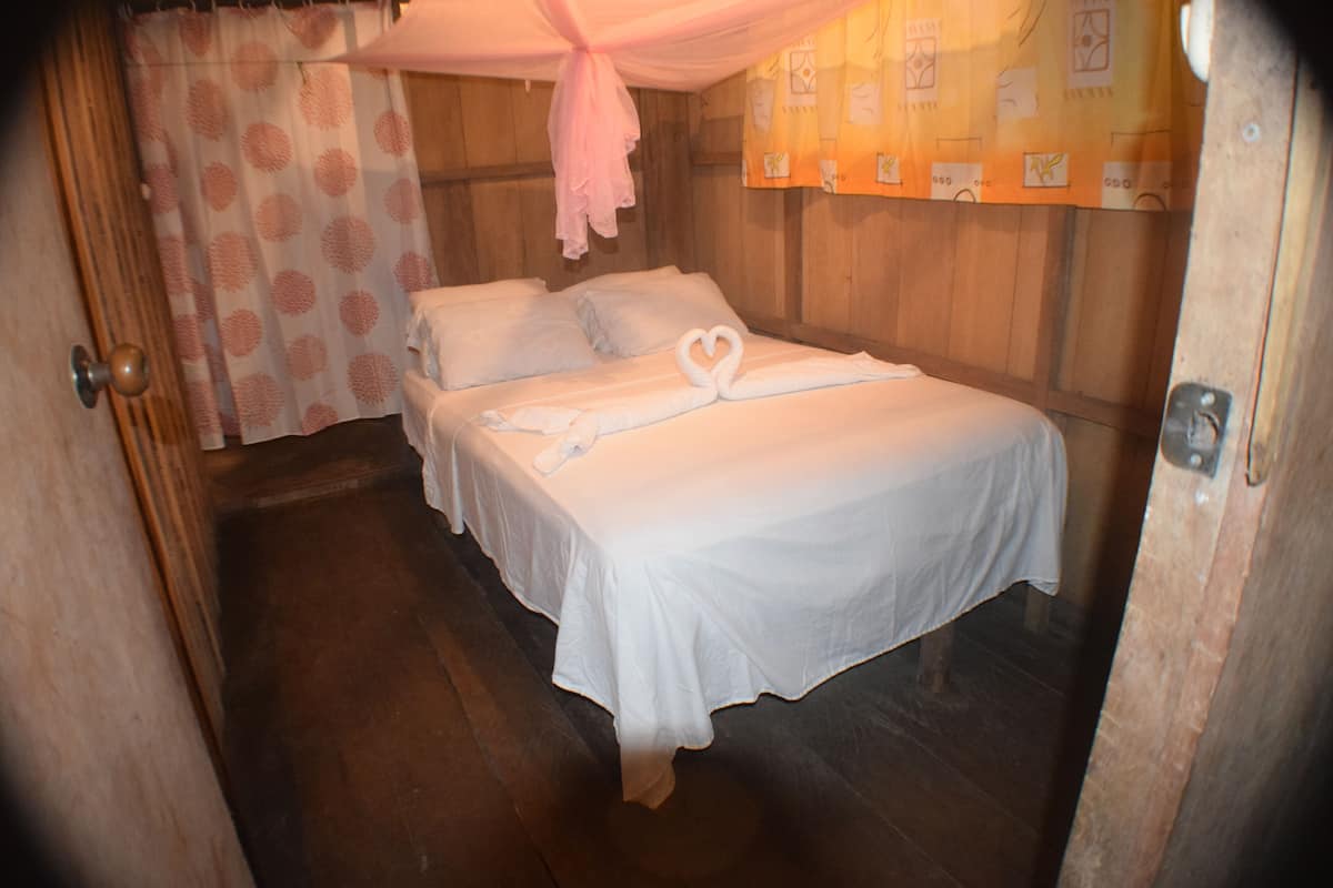 Standaard tweepersoonskamer | Badkamer | Een douche