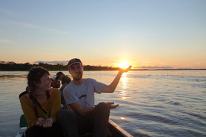 Rowing, fishing - Jungle Wolf Expeditions (Saquena)