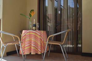 Standard-Doppelzimmer | Terrasse/Patio