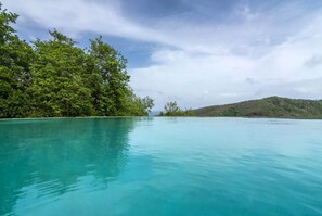 室外游泳池