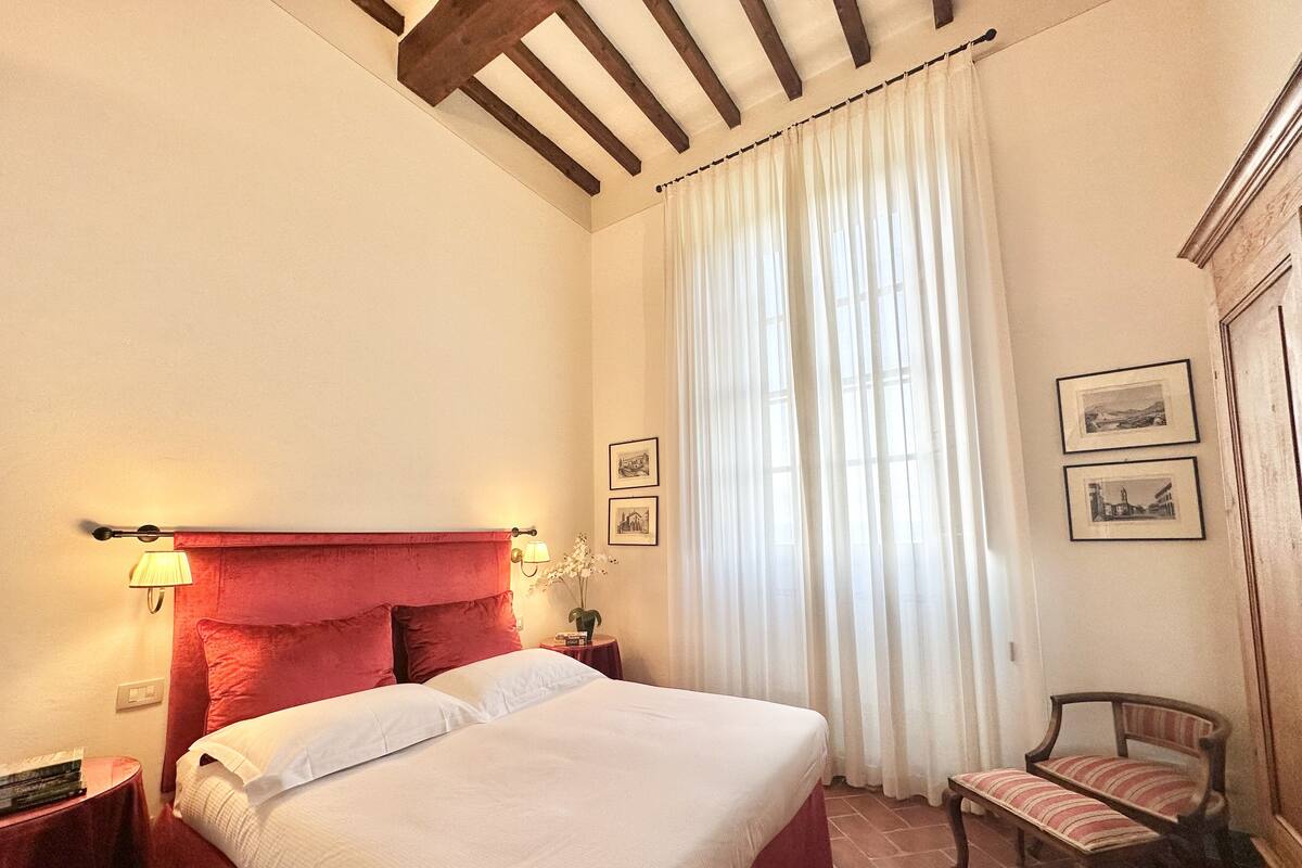 1 Schlafzimmer, hochwertige Bettwaren, Daunenbettdecken