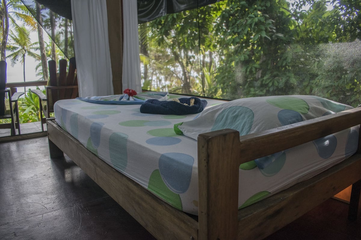 Zimmersafe, kostenloses WLAN, Bettwäsche