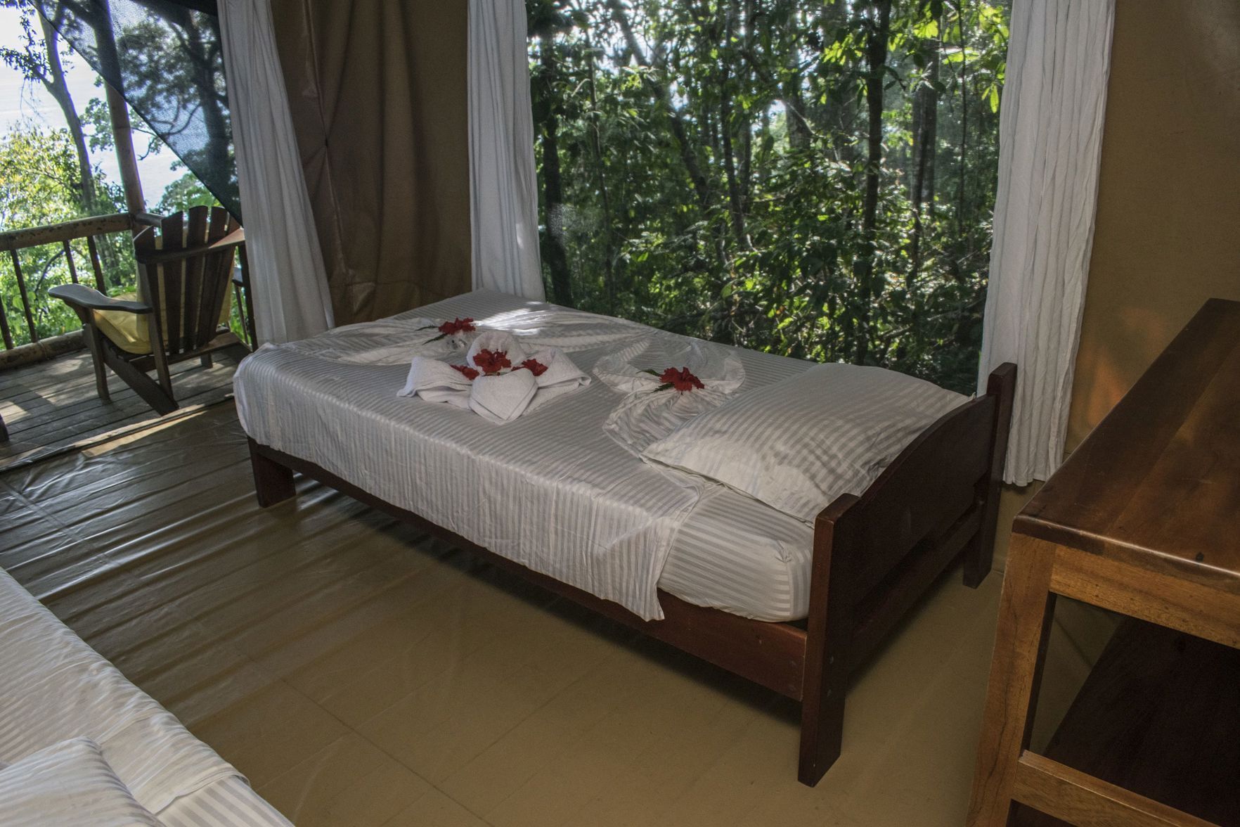 Zimmersafe, kostenloses WLAN, Bettwäsche