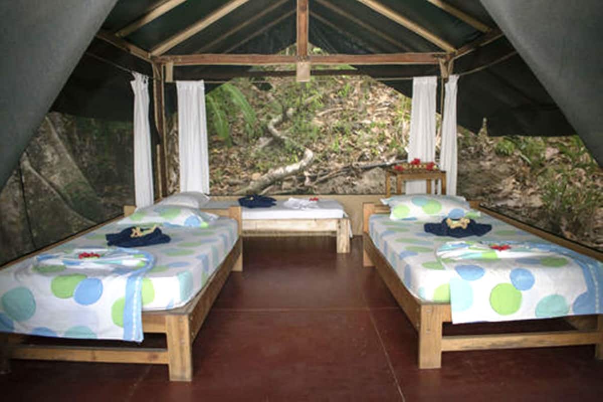 Zimmersafe, kostenloses WLAN, Bettwäsche