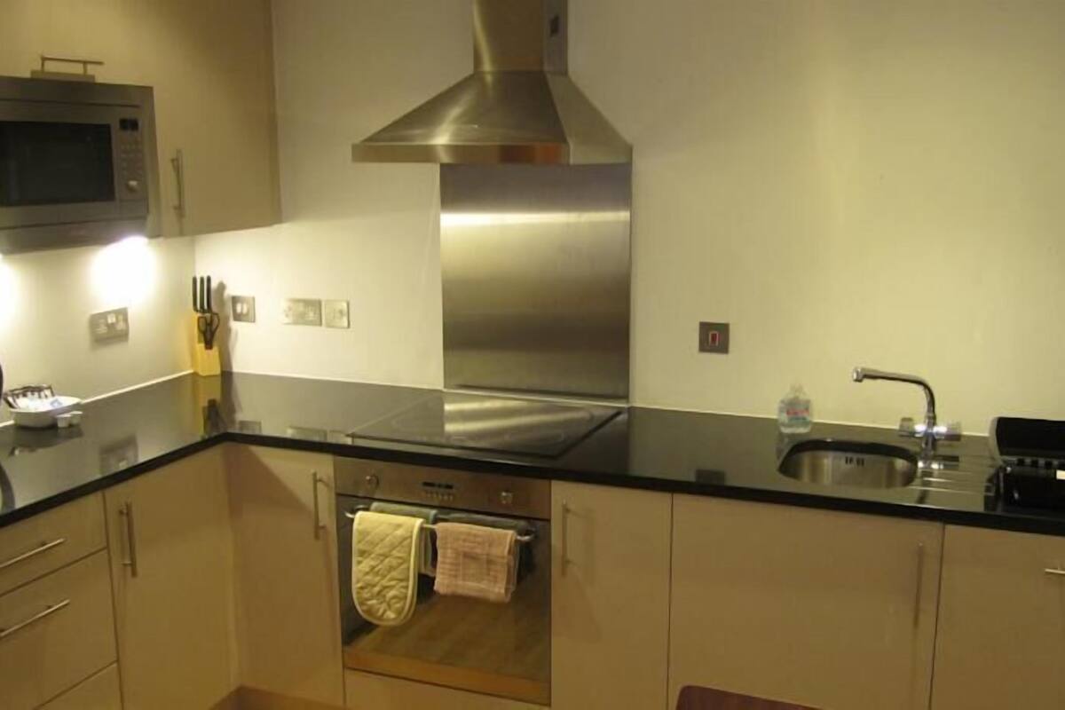 Fridge, microwave, coffee/tea maker