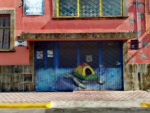 Vista frontal de la propiedad
