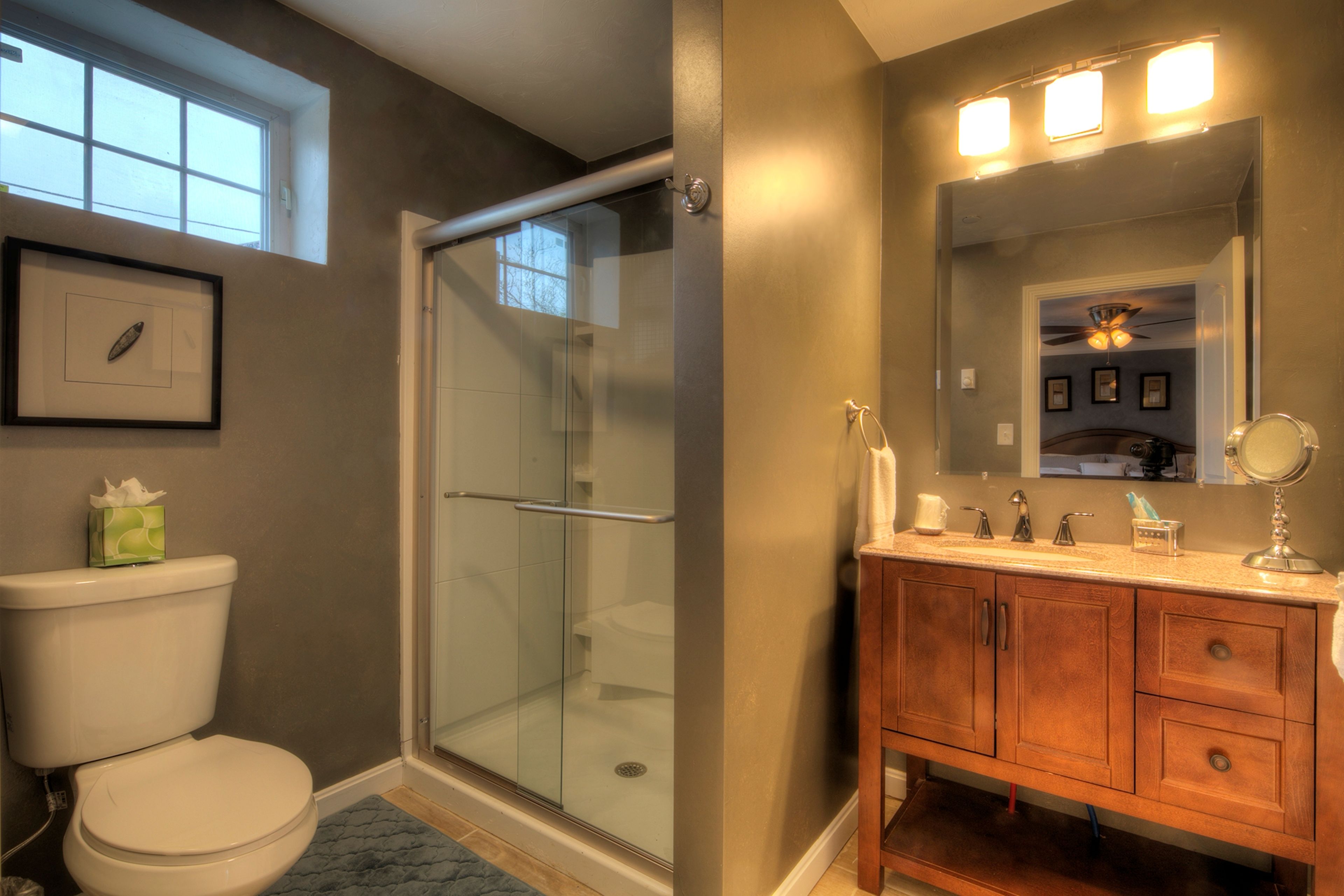 Deluxe Room, 1 King Bed (Room 12) | Bathroom | Free toiletries, hair dryer, towels