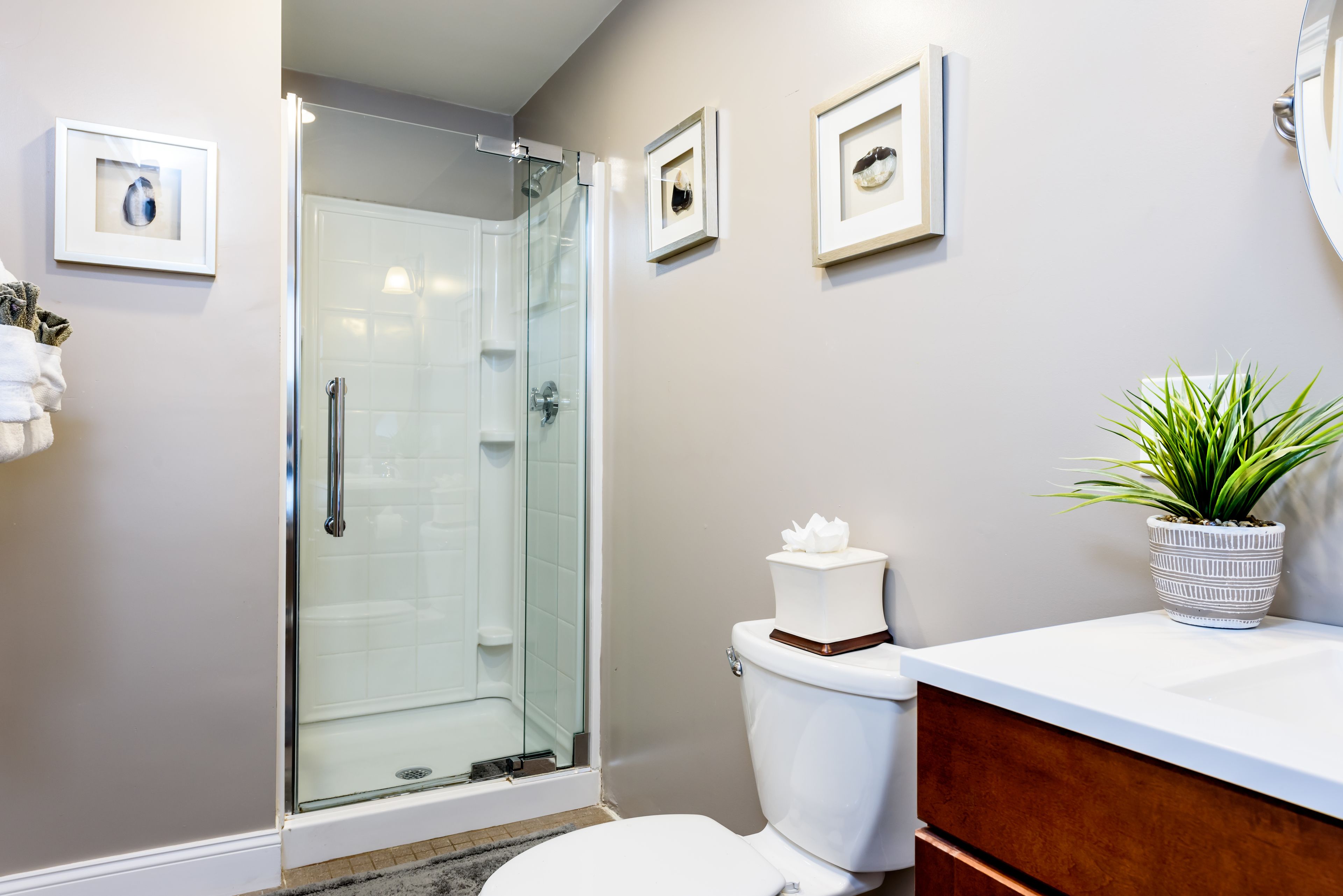 Kamar Deluks, 1 Tempat Tidur King (Room 9) | Kamar mandi | Perlengkapan mandi gratis, pengering rambut,  dan handuk