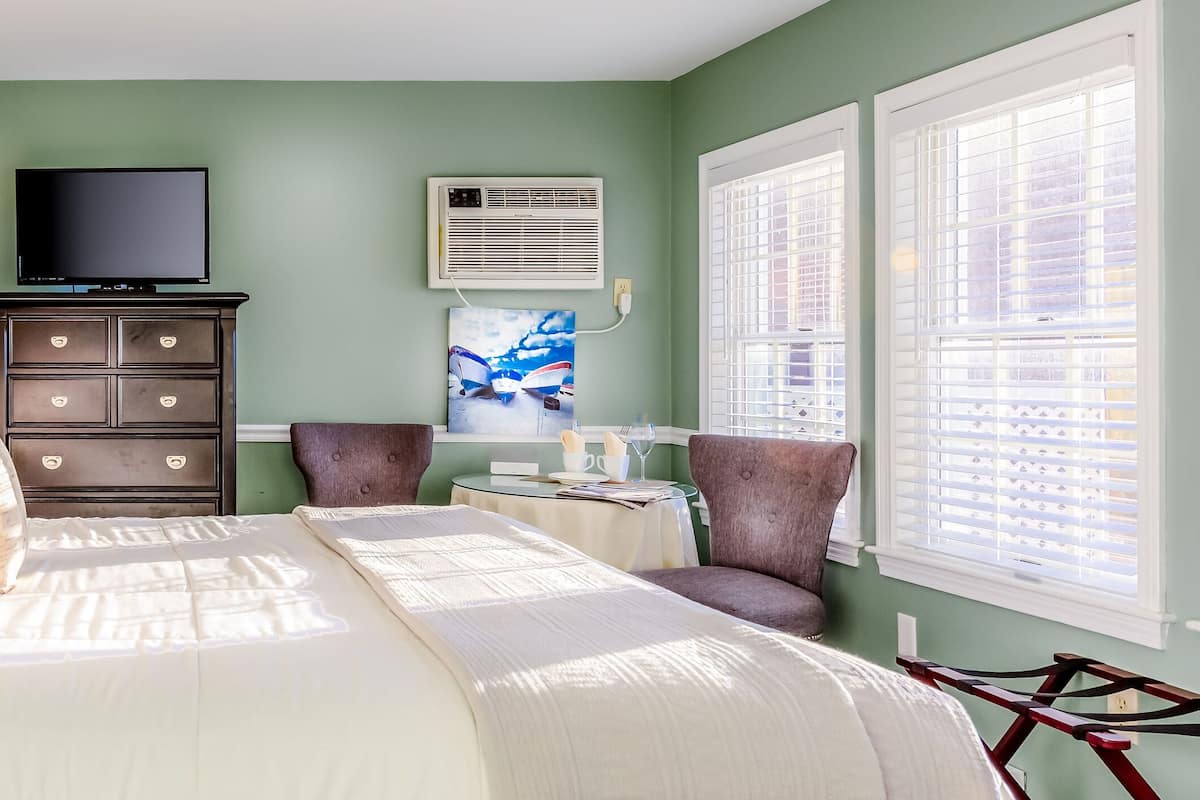 Standard Room, 1 King Bed (Room 5)