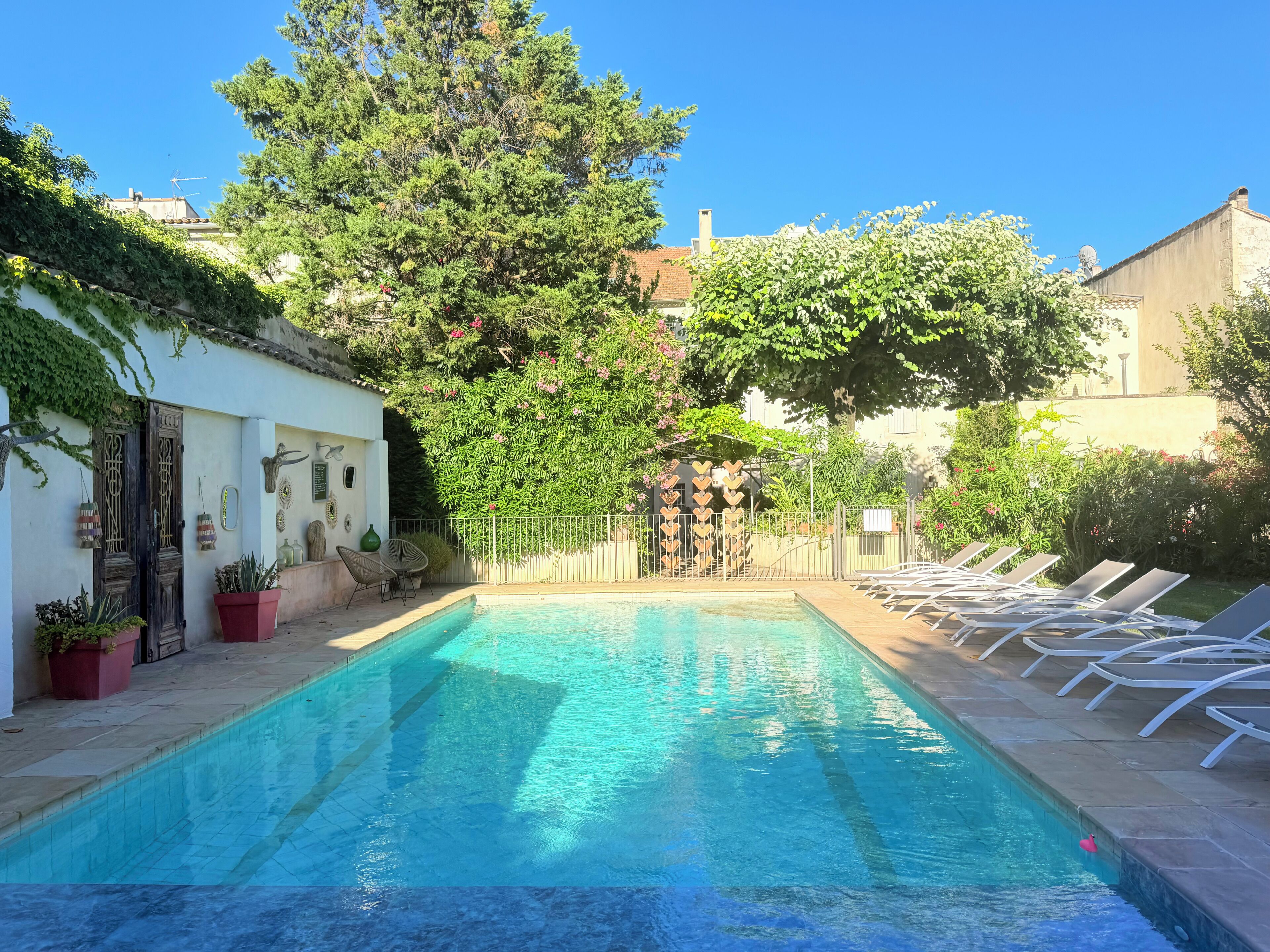 Indoor pool, seasonal outdoor pool, pool loungers