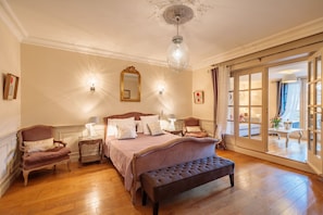 Suite Premier | Seprai premium, minibar, brankas, dan didekorasi berbeda-beda
