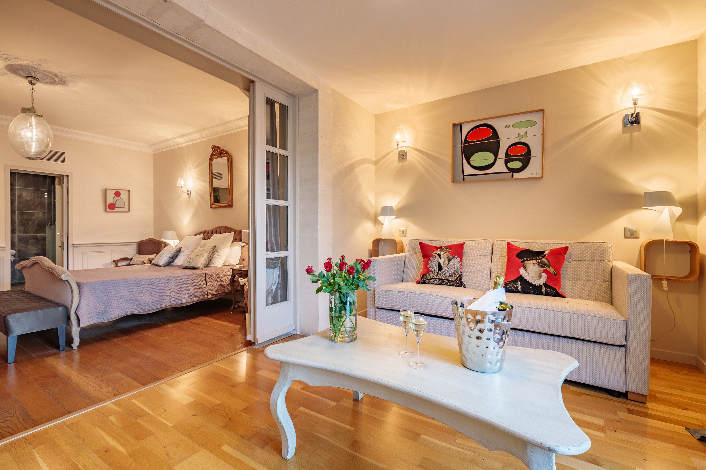 suite avec terrasse (f) | premium bedding, minibar, in-room safe, individually decorated