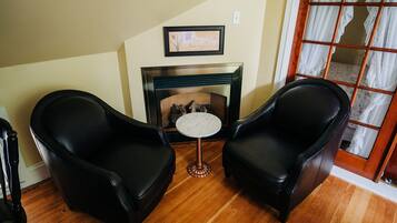 Fundy Suite | Living area | Flat-screen TV