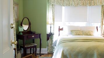 Acadia Suite | Premium bedding, iron/ironing board, free WiFi