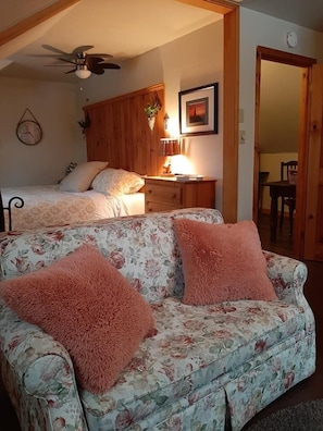 Premium bedding, iron/ironing board, free WiFi - Farmhouse Inn B&B (Canning)