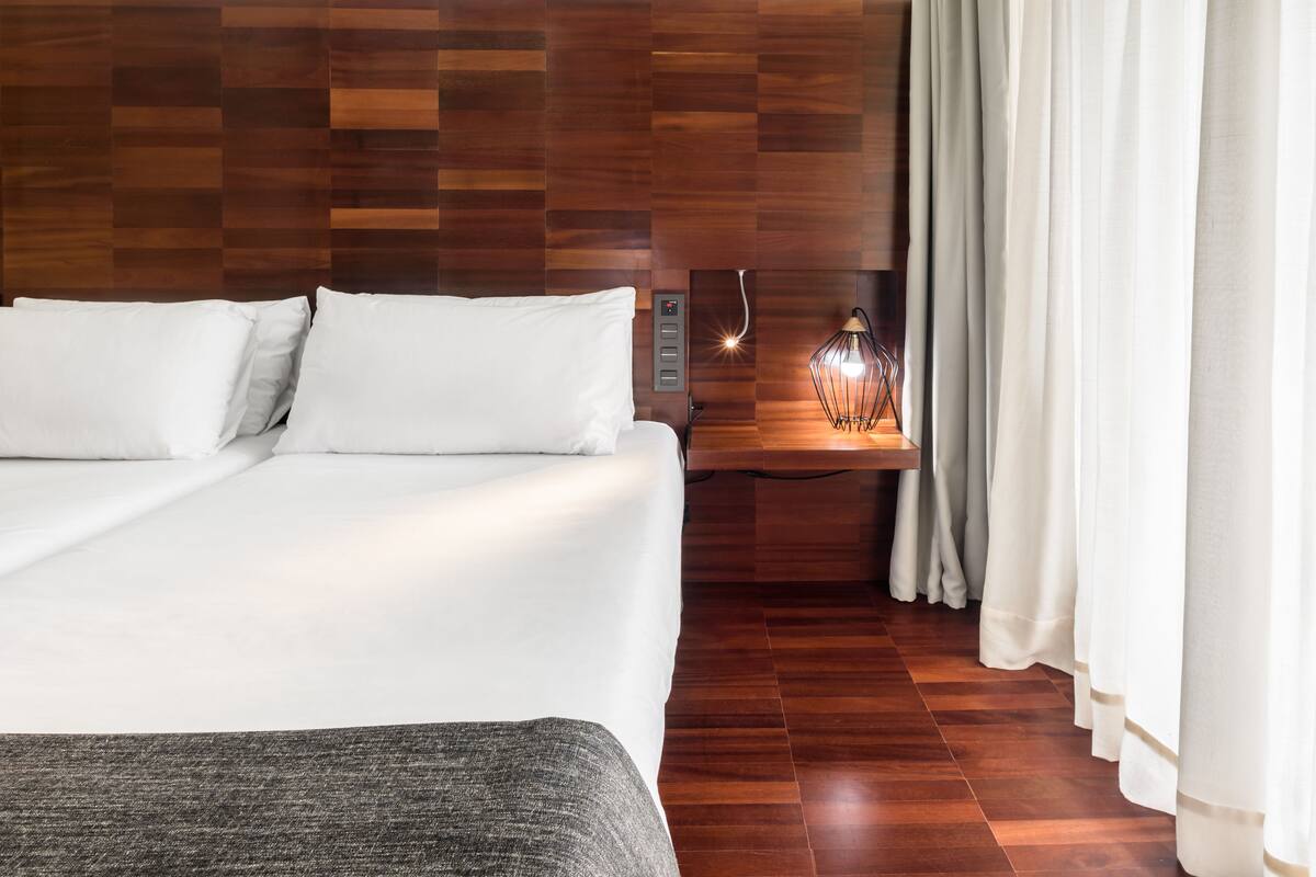 minibar, in-room safe, desk, blackout curtains