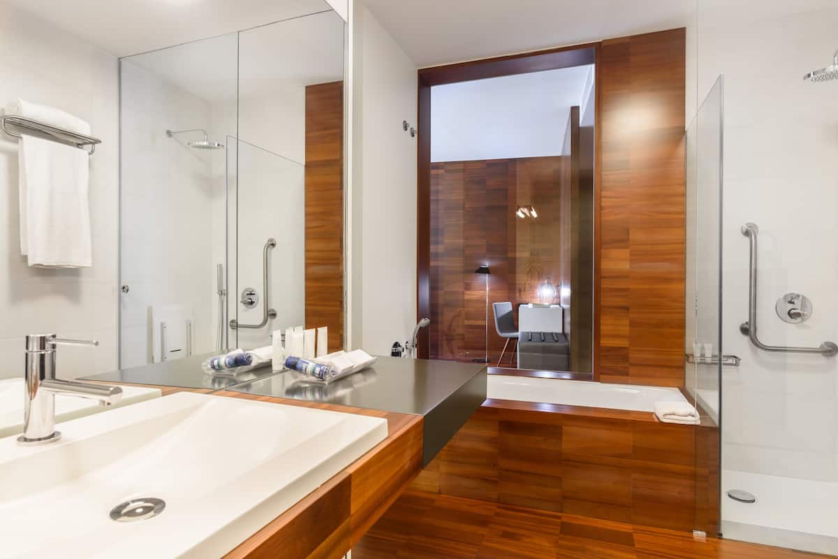 eco-friendly toiletries, hair dryer, towels