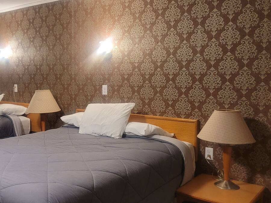 WiFi, bed sheets