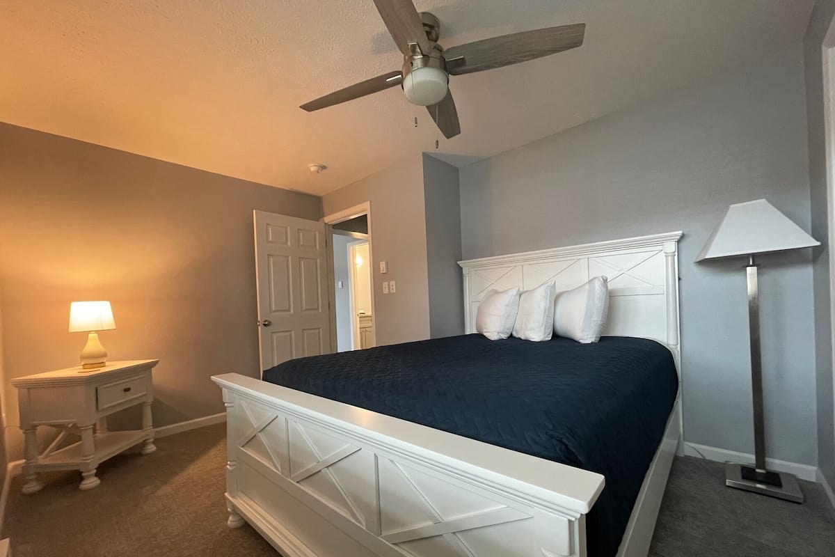 Deluxe Suite, 2 Bedrooms | 2 bedrooms, premium bedding, laptop workspace, soundproofing