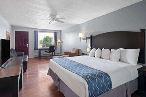 Suite, 1 King Bed, Non Smoking, Mountain View | Desk, laptop workspace, free WiFi, bed sheets