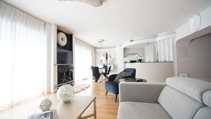 Leilighet – signature, 2 soverom, kjøkken, elveutsikt (Condo 9) | Oppholdsområde