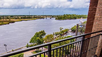 Signature Condo, 2 Bedrooms, Kitchen, River View (Condo 9) | Terrace/patio