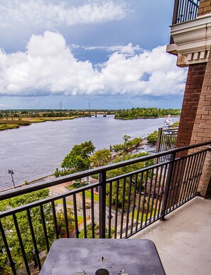 Signature Condo, 2 Bedrooms, Kitchen, River View (Condo 9) | Terrace/patio