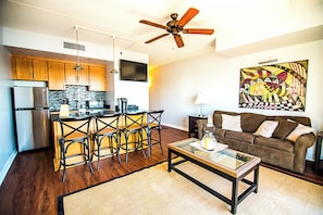 Standard Condo, 1 Bedroom, Kitchen, River View (Condo 8)