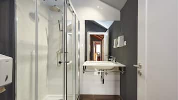 Apartment, 2 Bedrooms | Bathroom | Hair dryer, towels
