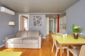 Departamento, 1 habitación | Sala de estar | Televisión de pantalla plana 