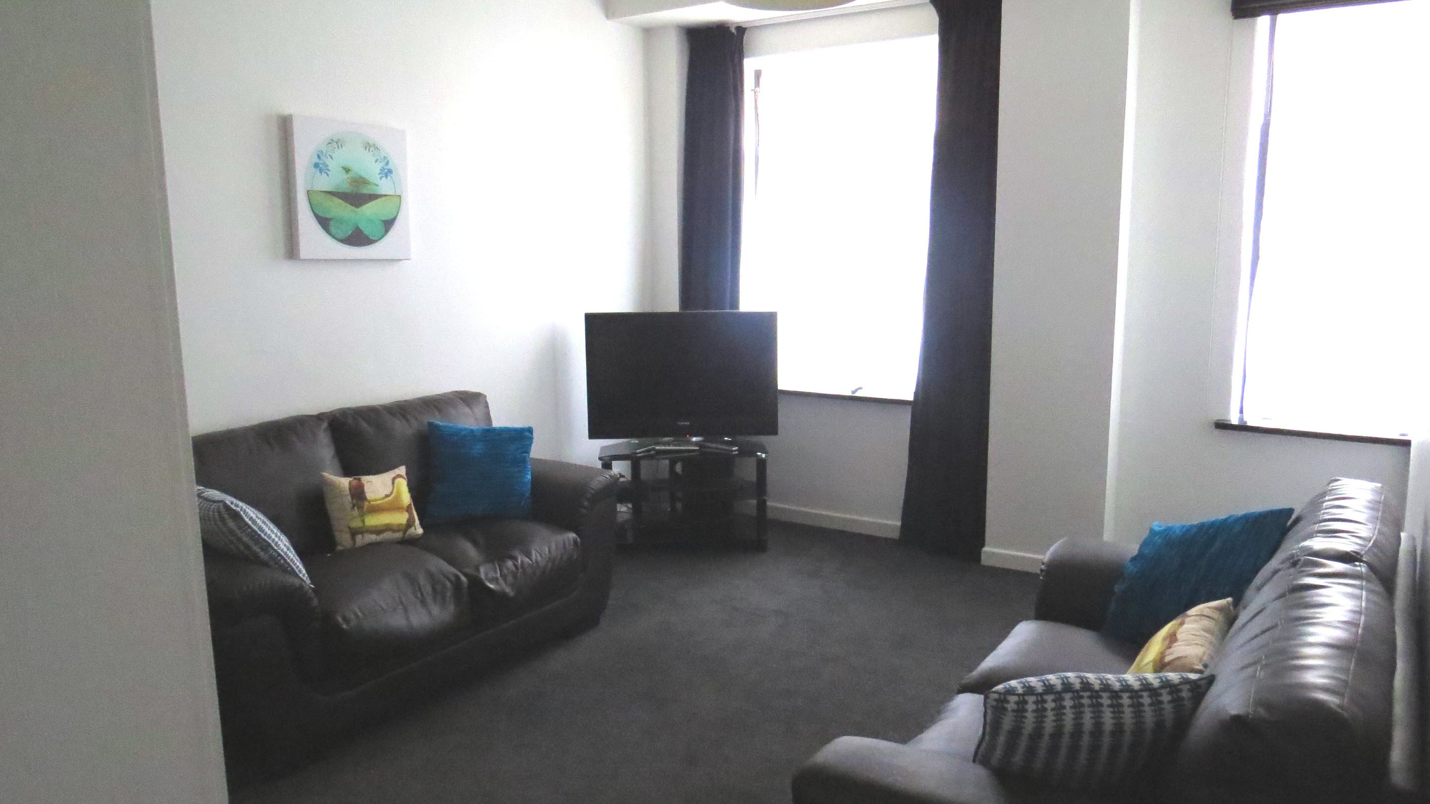 Departamento familiar, 3 habitaciones | Área de sala de estar | Televisión de pantalla plana 