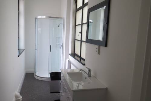 Family Apartment, 3 Bedrooms | Bathroom shower