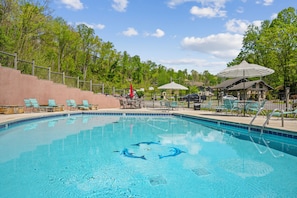 En säsongsöppen utomhuspool