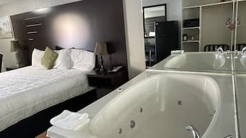 Phòng, 1 giường cỡ king, bồn tắm thủy lực | Bàn, bàn ủi/dụng cụ ủi quần áo, nôi/giường cho trẻ sơ sinh (phụ phí)