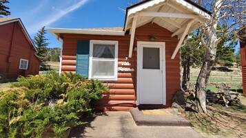 Basic Cottage, 1 Queen Bed | Terrace/patio