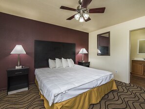 Room, 1 King Bed | Desk, free WiFi