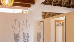 Casa de campo, vista al océano | Baño | Regadera, secadora de cabello, toallas 
