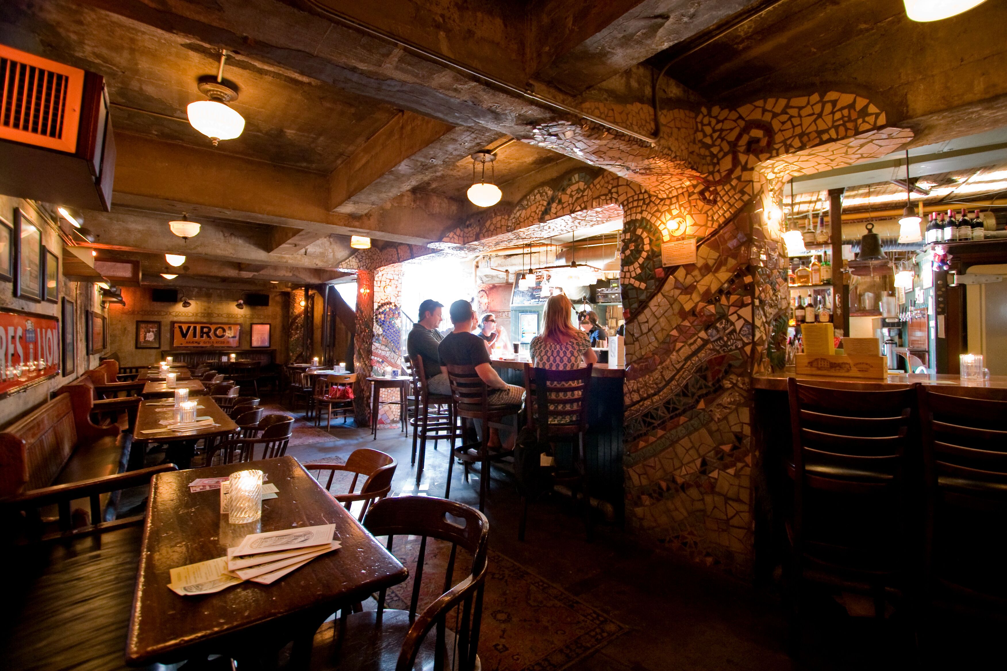 3 bares, pub