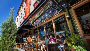 Breakfast, lunch and dinner served