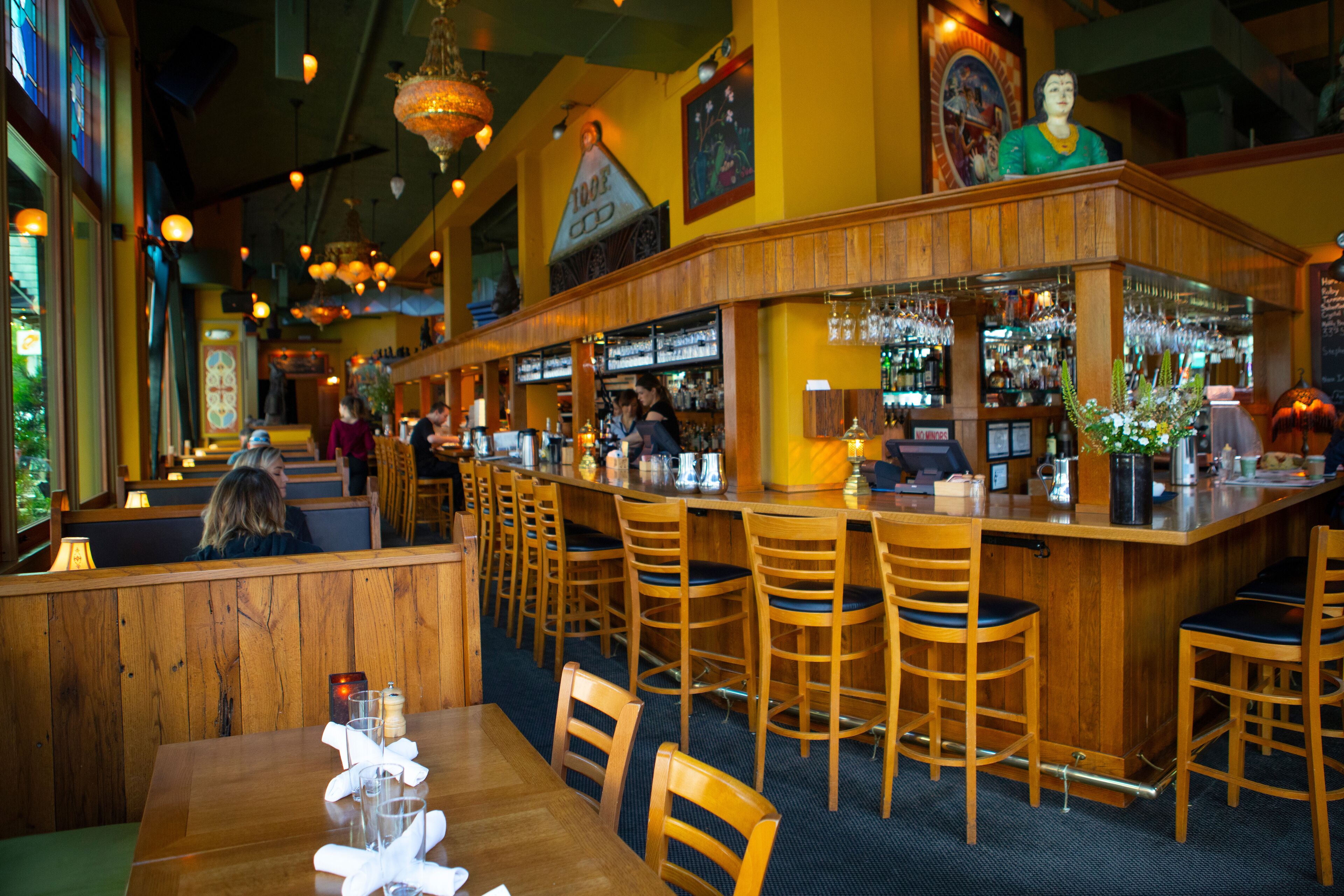 breakfast, lunch and dinner served