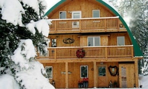 Front of property - Moss Mountain Inn (Columbia Falls)