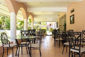 Terrace/patio - Silver Creek Resort (Runaway Bay)