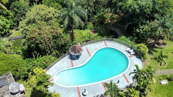 Outdoor pool, pool umbrellas, sun loungers