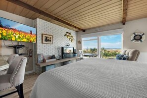 Comfort Studio Suite 143 | Free WiFi, bed sheets - The Tides by the Sea  (Seaside)