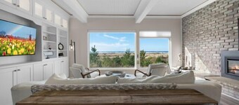 The Tides by the Sea 