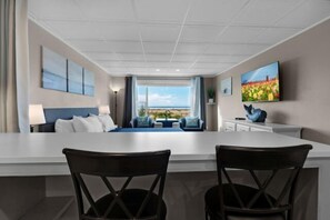 Comfort-Studiosuite | Essbereich im Zimmer