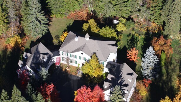 Aerial view - The Inn at the Ninth Hole B&B (Salmon Arm)