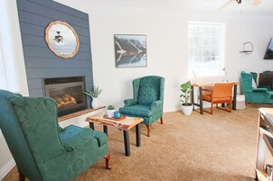 Deluxe Room, 1 King Bed, Garden View | Premium bedding, individually decorated, individually furnished, desk